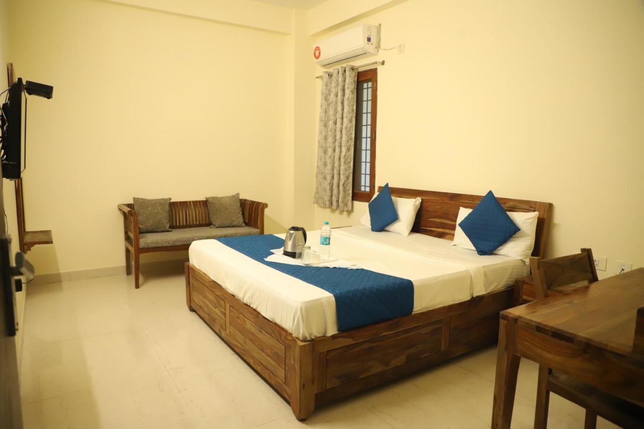Hotel The York - Couple-Unfriendly Hotel Noida Exterior photo