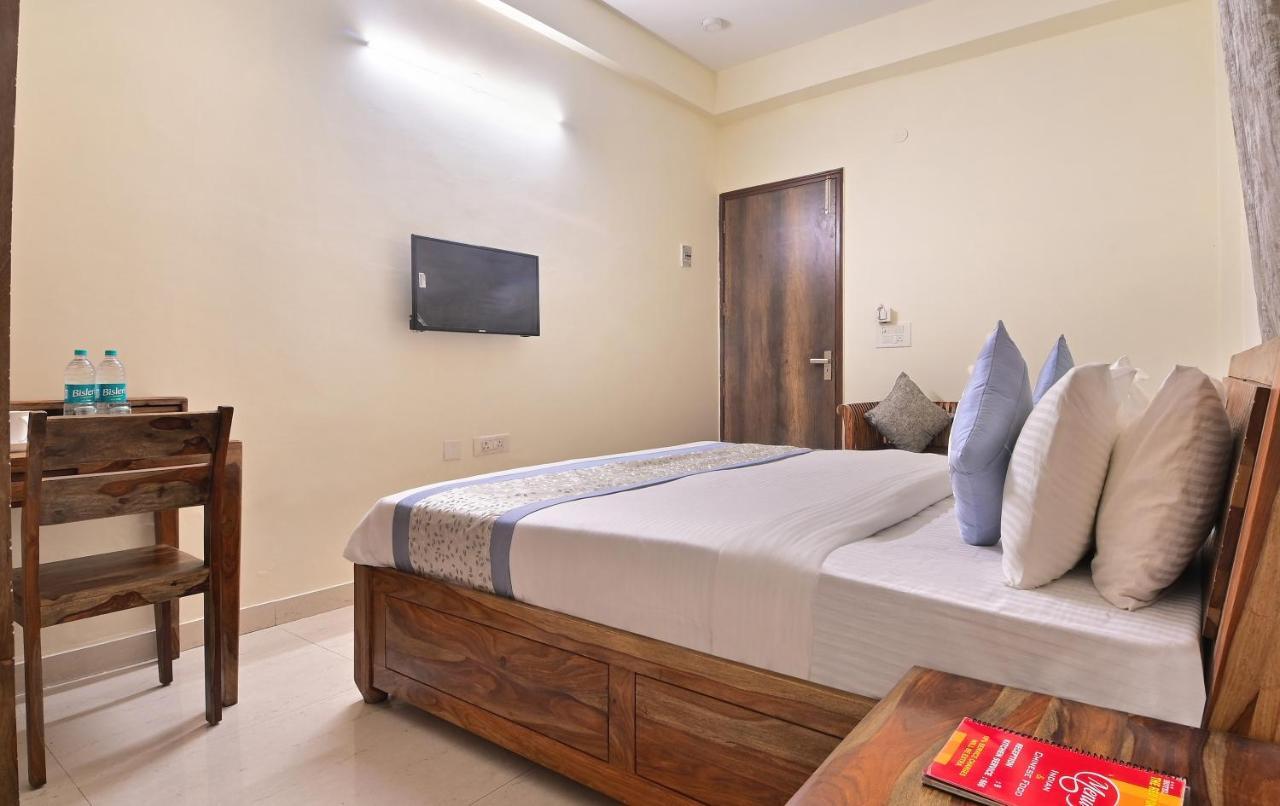 Hotel The York - Couple-Unfriendly Hotel Noida Exterior photo
